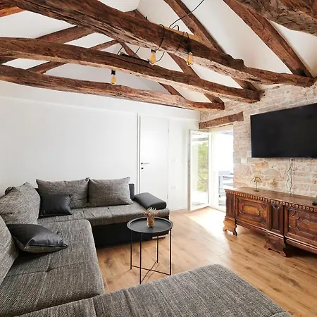 Casa Dei Nonni With Bicycles Included Holiday home Oprtalj